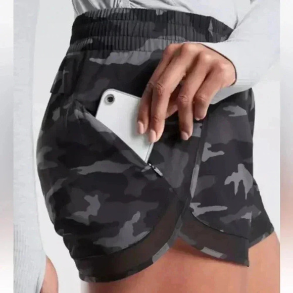 Athleta Women's Medium Mesh Racer Run Short 4" Black Grey Camouflage Camo M Med - Picture 7 of 11